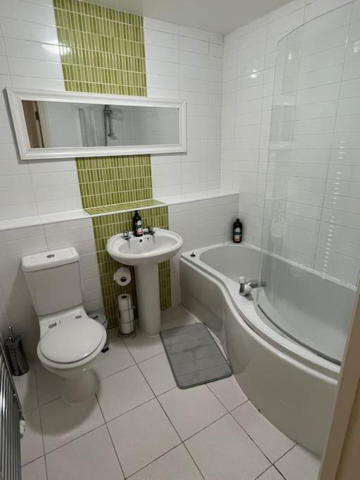 Modern 2 Bedroom Flat Near Glasgow City Centre Buitenkant foto